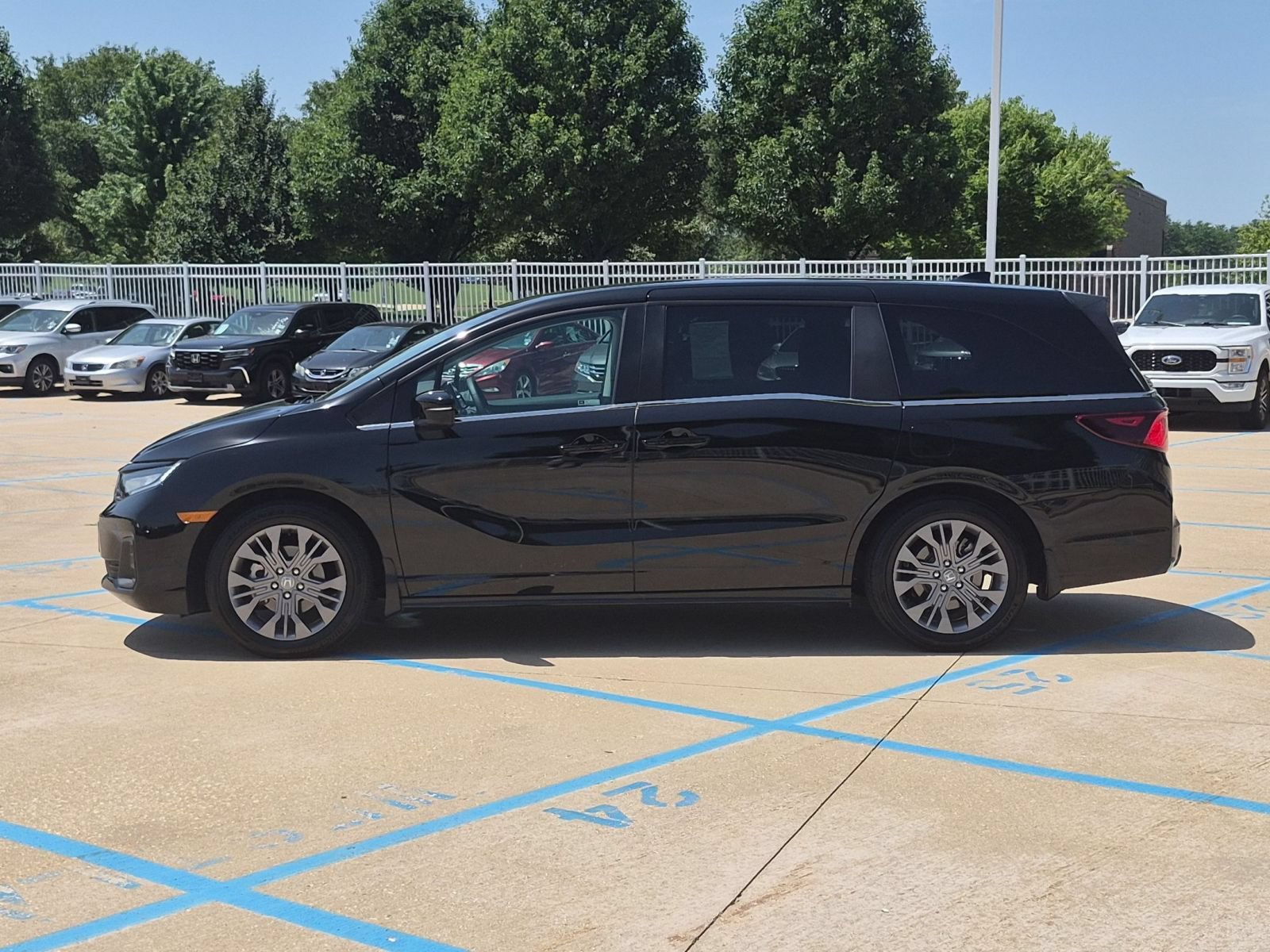 Certified 2025 Honda Odyssey Touring image 9