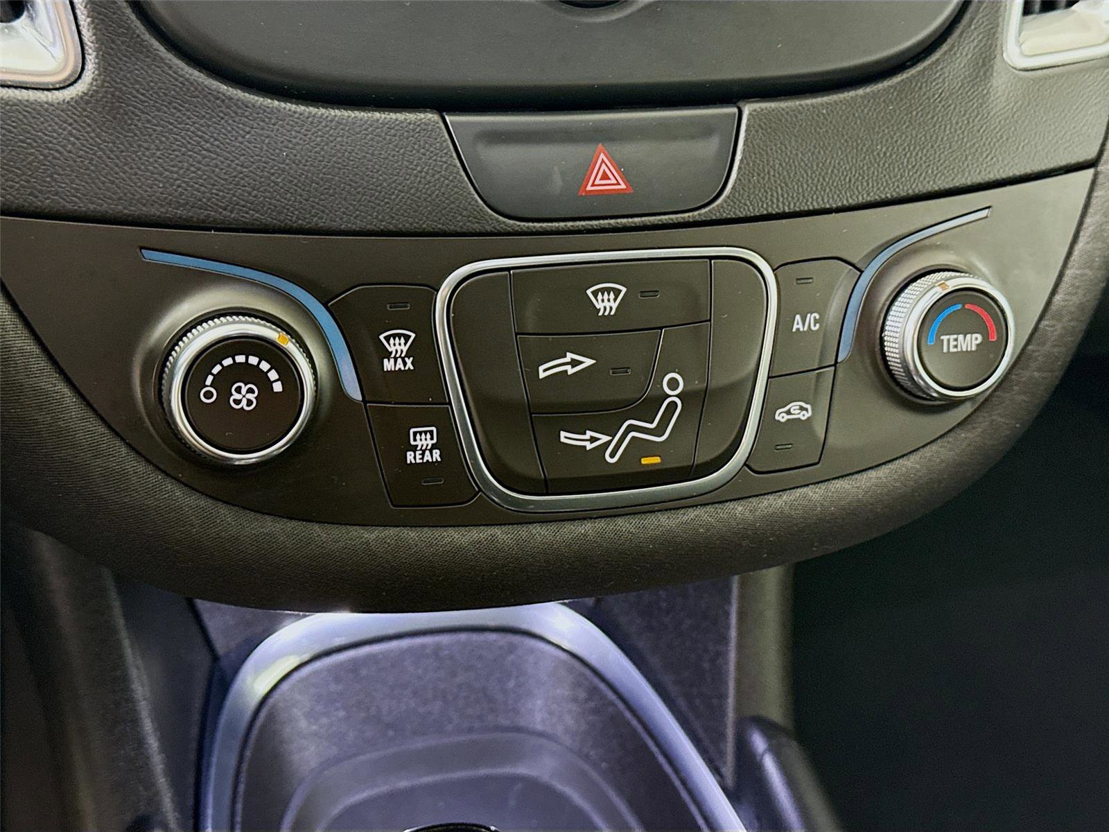 Used 2017 Chevrolet Malibu LT image 9