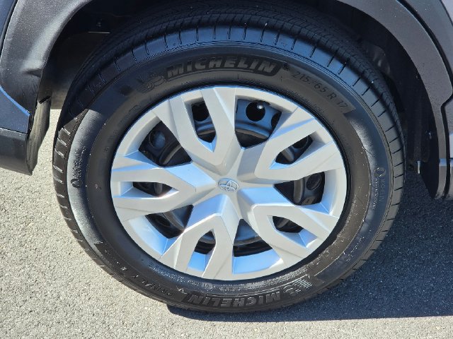 Used 2025 Toyota Corolla Cross L FWD image 12