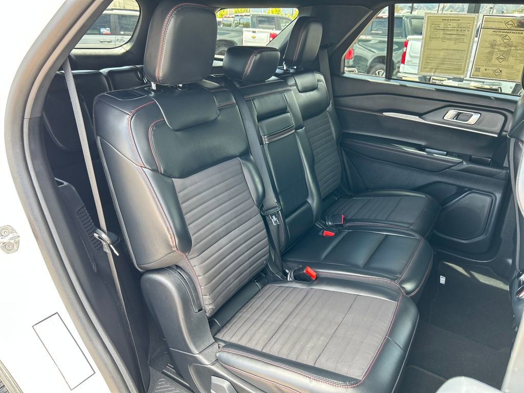 Used 2025 Ford Explorer ST-Line w/ ST-Line Street Pack AWD/4WD image 22