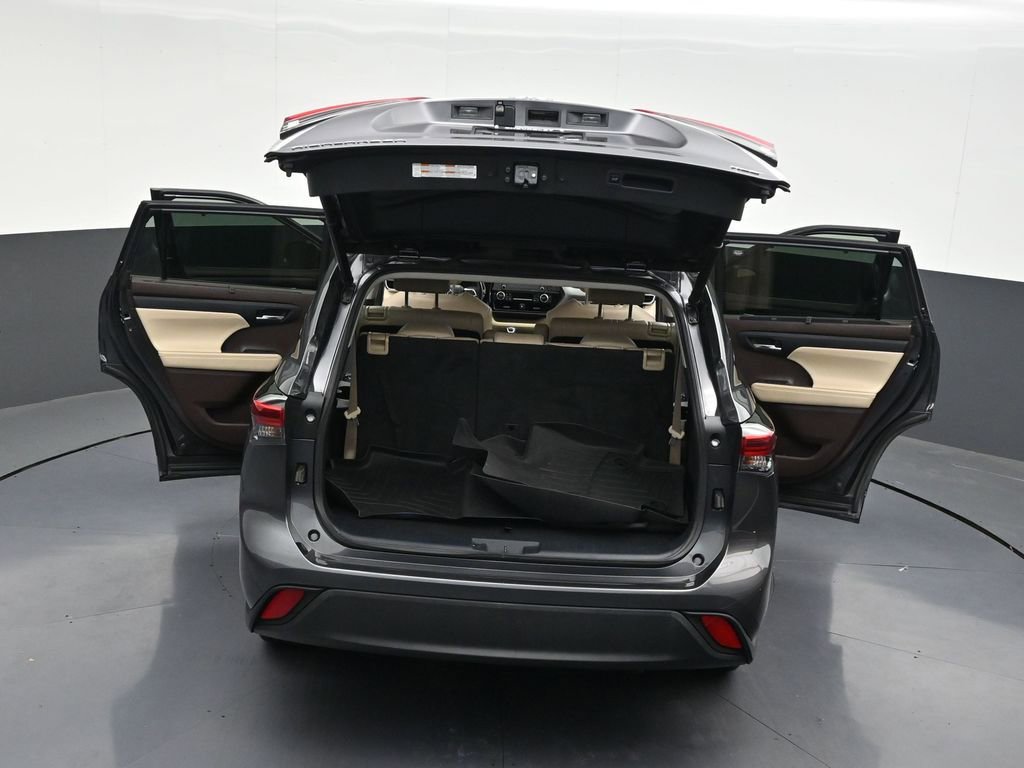 Used 2022 Toyota Highlander XLE FWD image 36