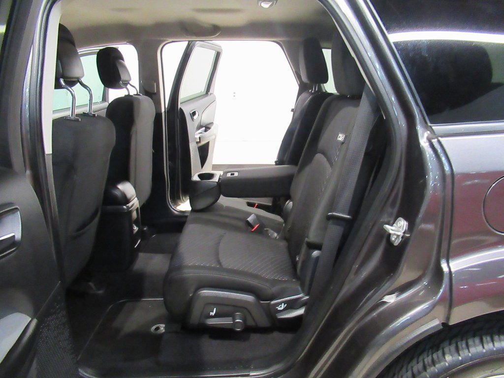 Used 2019 Dodge Journey SE image 16