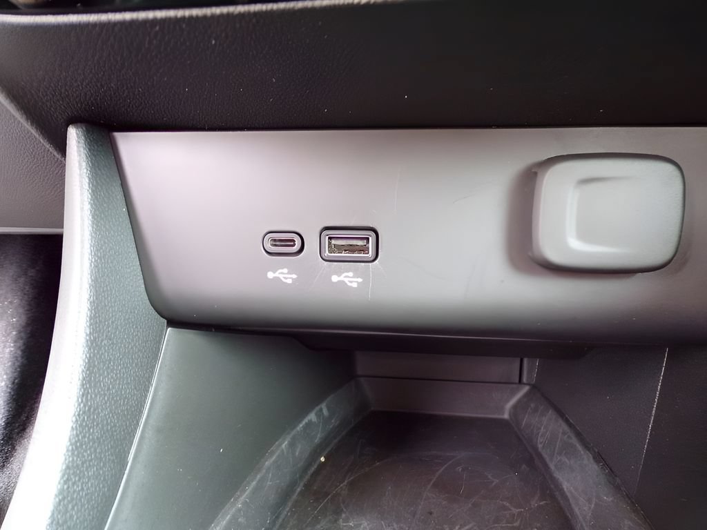 Used 2025 Buick Encore GX Sport Touring w/ Comfort Package FWD image 19