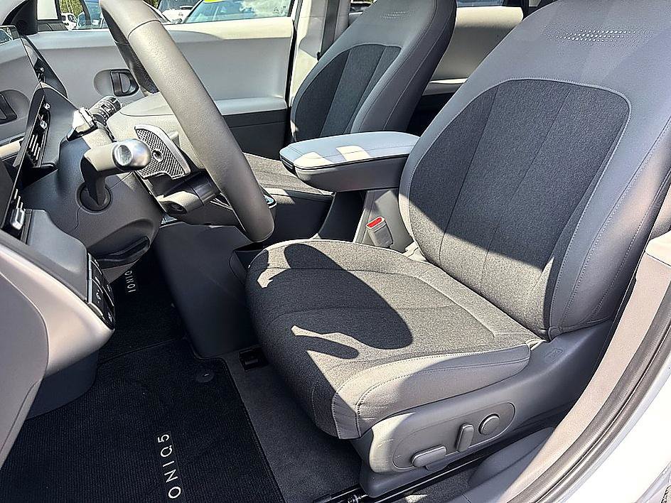 Certified 2025 Hyundai Ioniq 5 SE RWD image 13