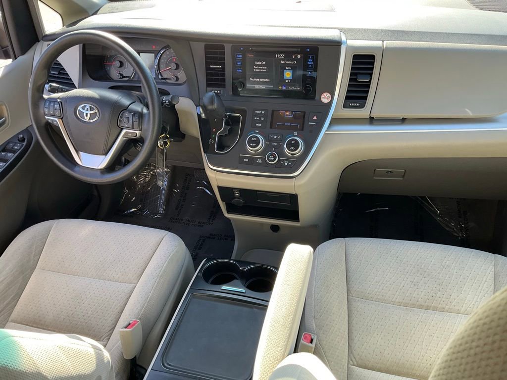Used 2015 Toyota Sienna LE image 57