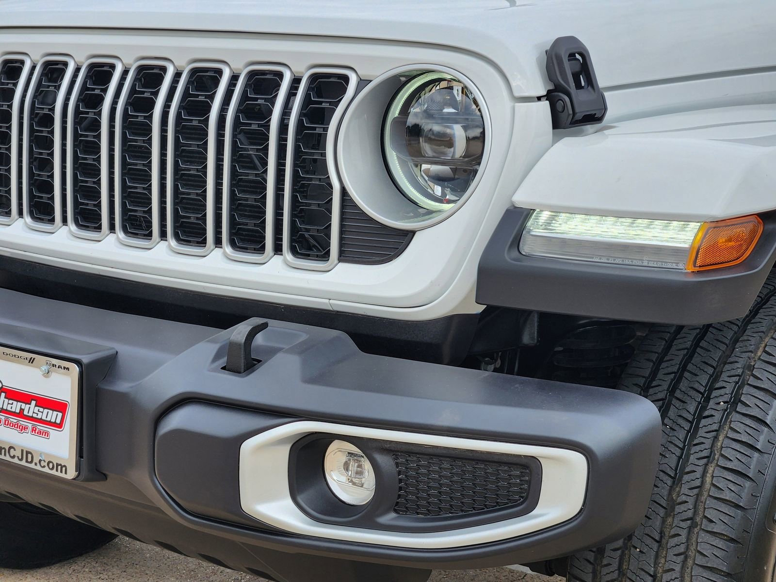 Used 2025 Jeep Wrangler Sahara w/ Safety Group image 10