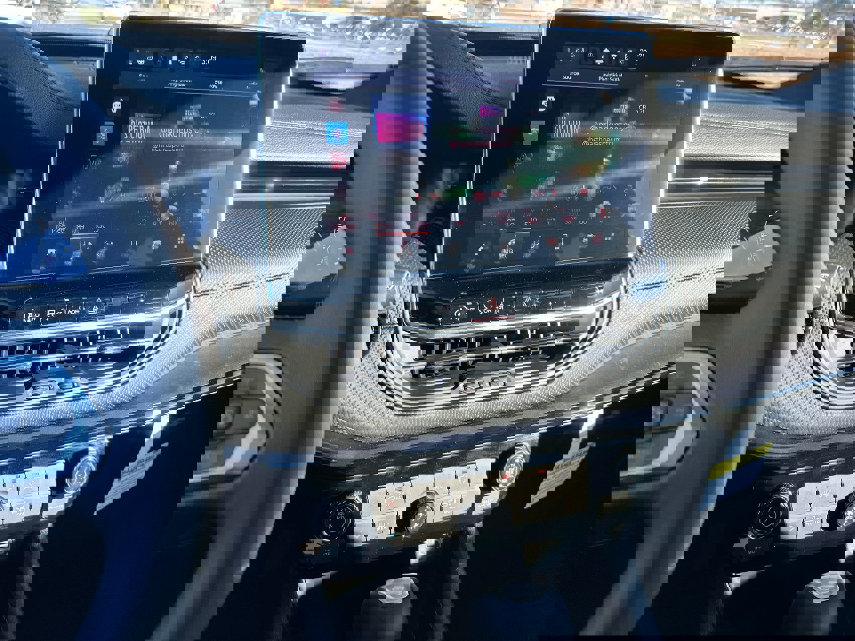 New 2026 Jeep Compass Latitude image 16