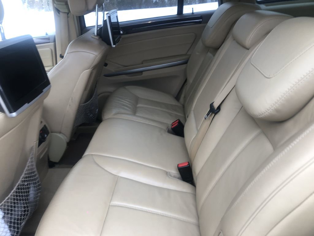 Used 2011 Mercedes-Benz GL 550 4MATIC image 18