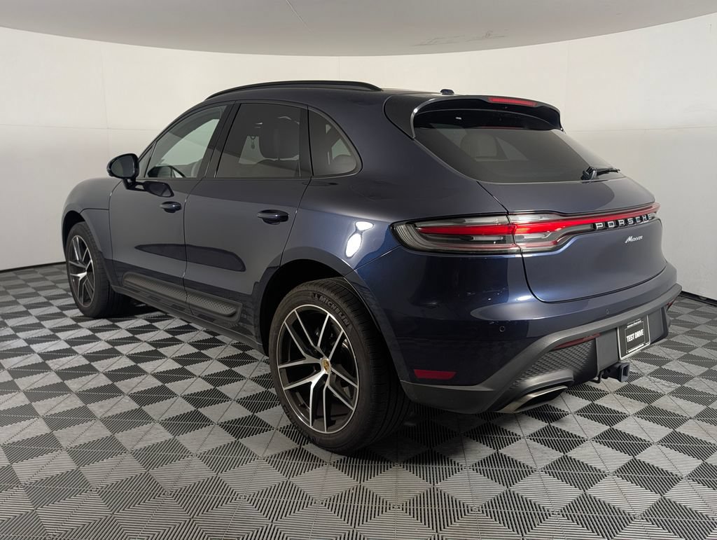 Certified 2023 Porsche Macan AWD/4WD image 3