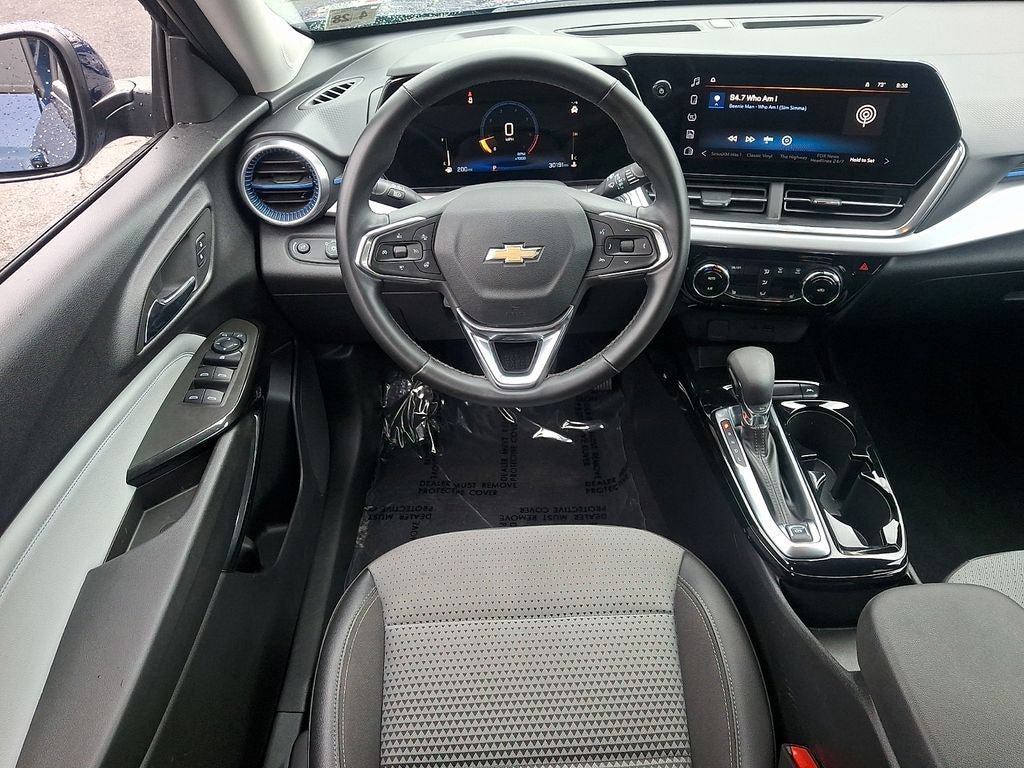 Used 2024 Chevrolet Trax LT w/ Driver Confidence Package FWD image 11