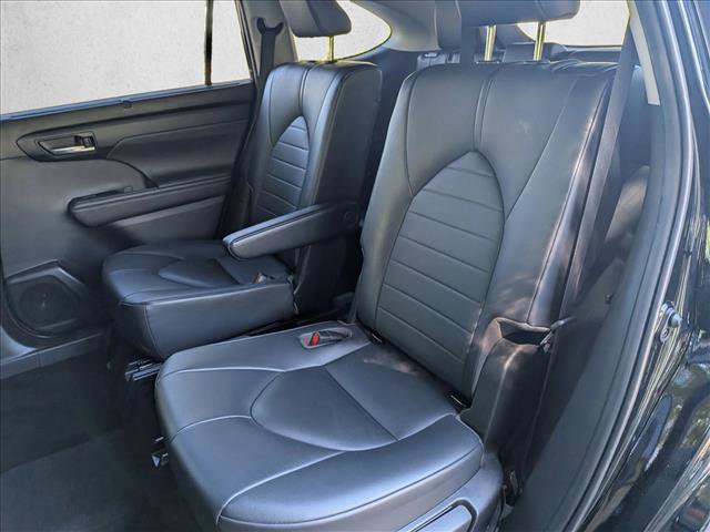 Used 2020 Toyota Highlander XLE image 18