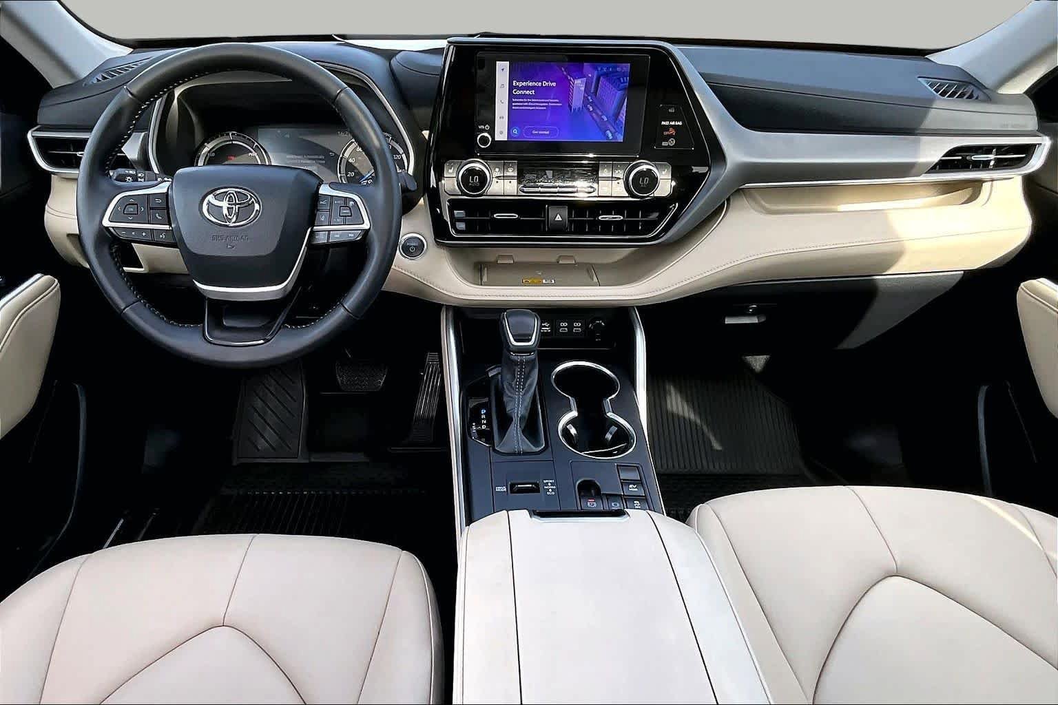 Used 2024 Toyota Highlander XLE FWD image 16