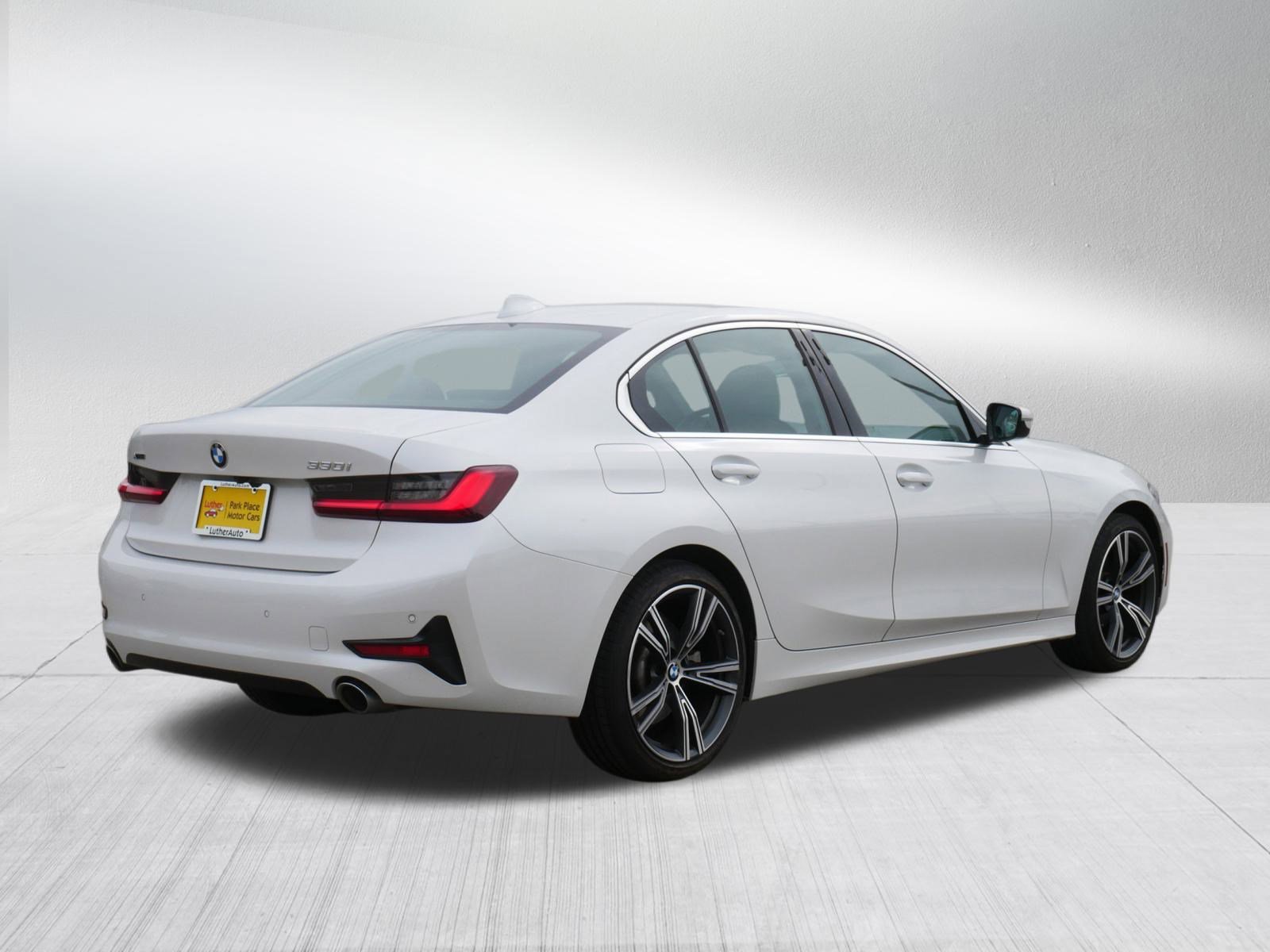 Used 2022 BMW 330i xDrive Sedan w/ Driving Assistance Package image 7