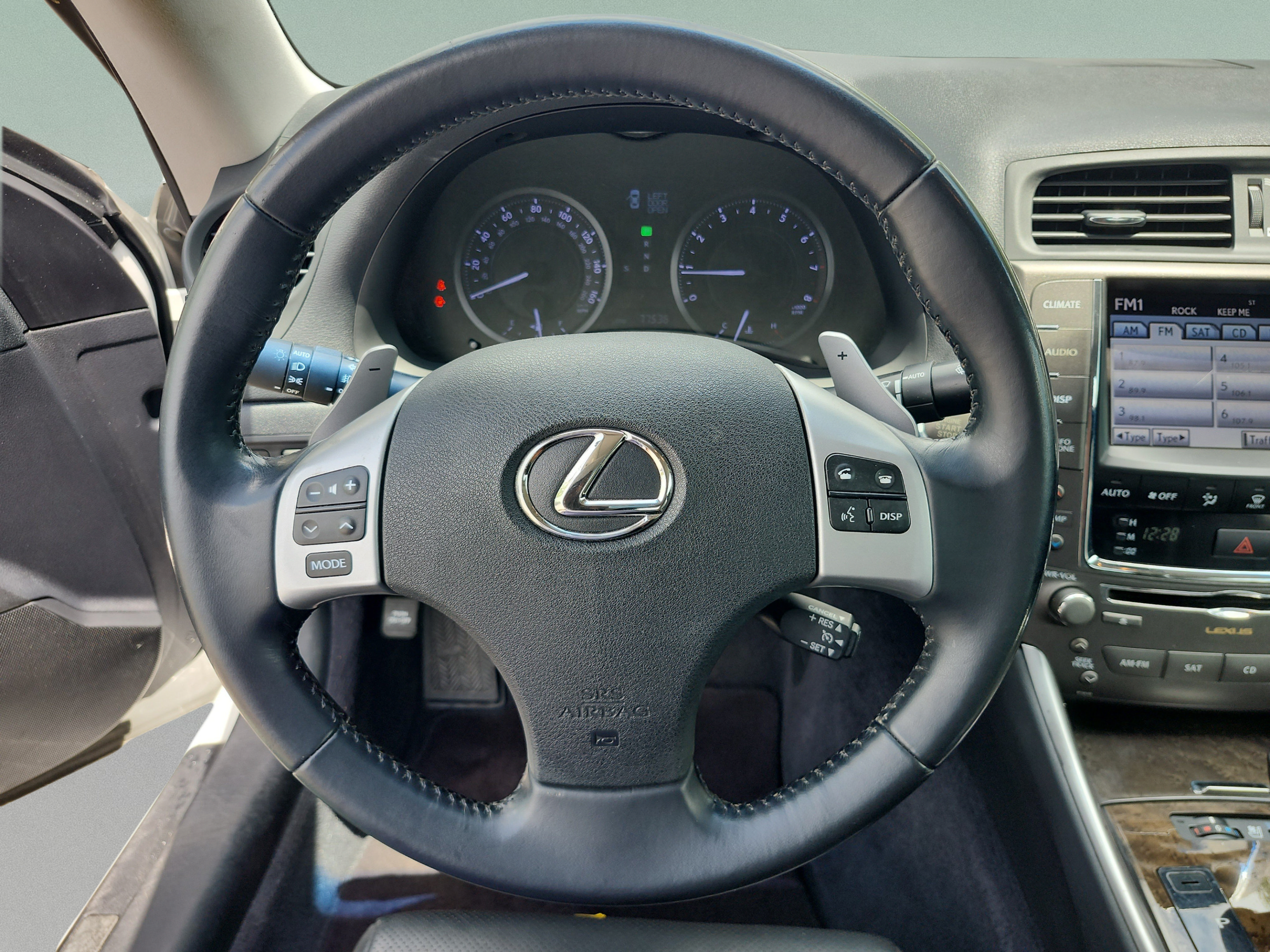 Used 2012 Lexus IS 350C w/ Luxury Pkg RWD image 9