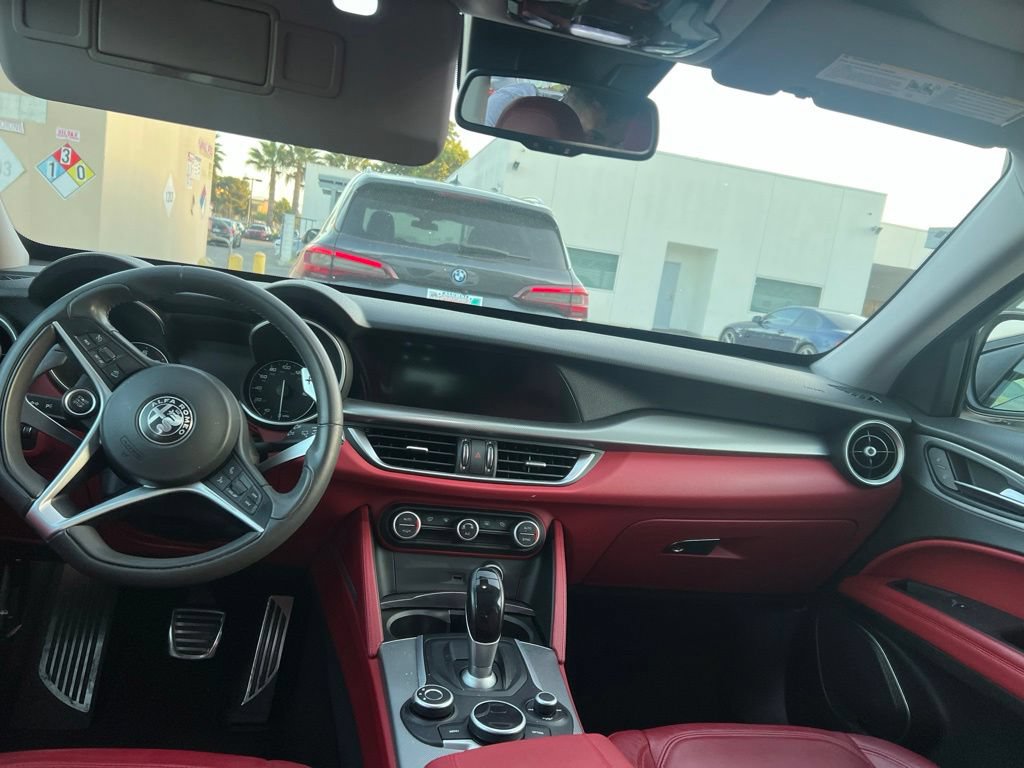 Used 2018 Alfa Romeo Stelvio Sport w/ Quick Order Package 22J Sport AWD/4WD image 11