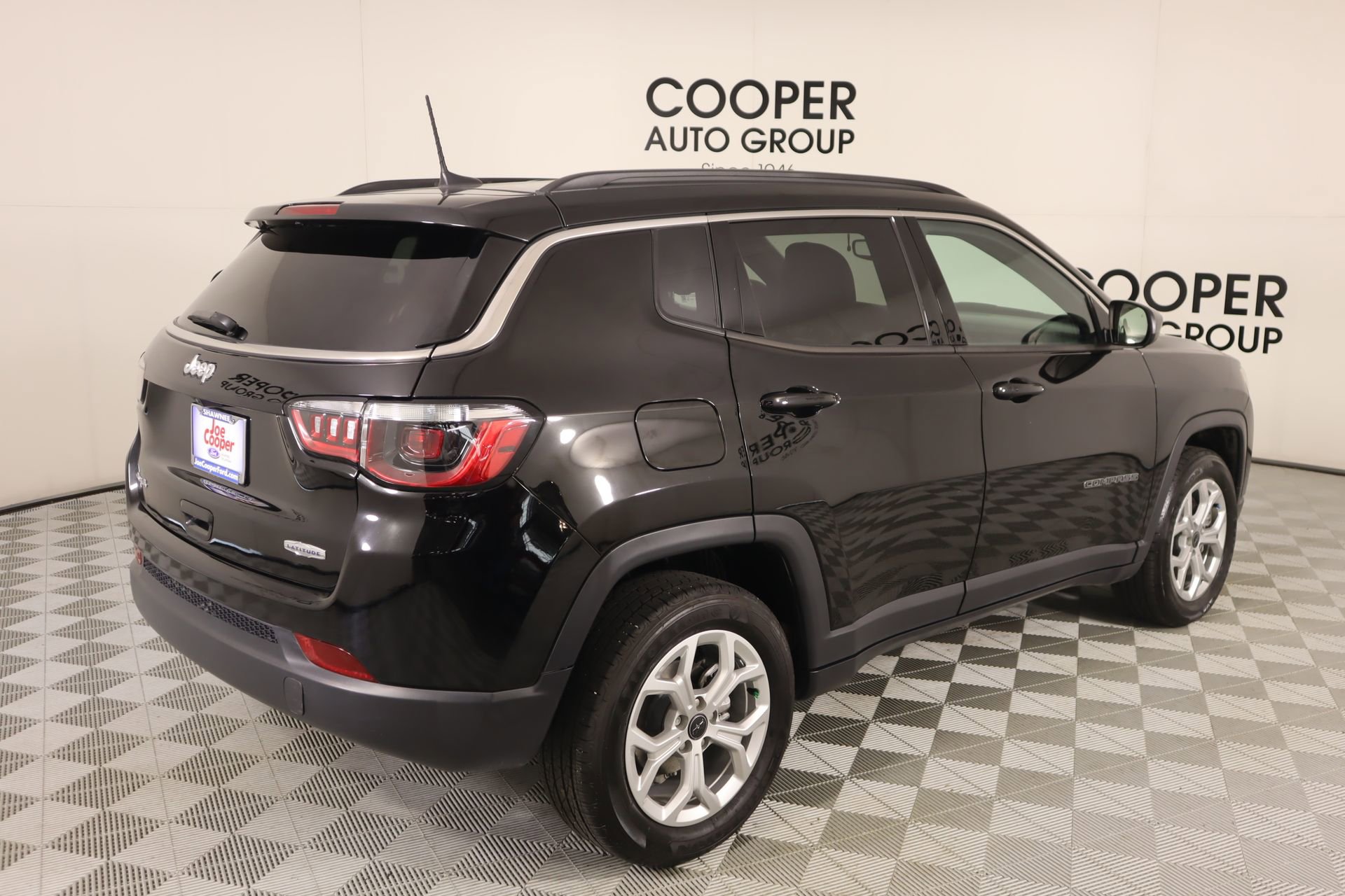 Used 2025 Jeep Compass Latitude image 19