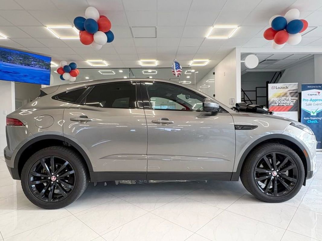 Used 2022 Jaguar E-PACE SE image 4