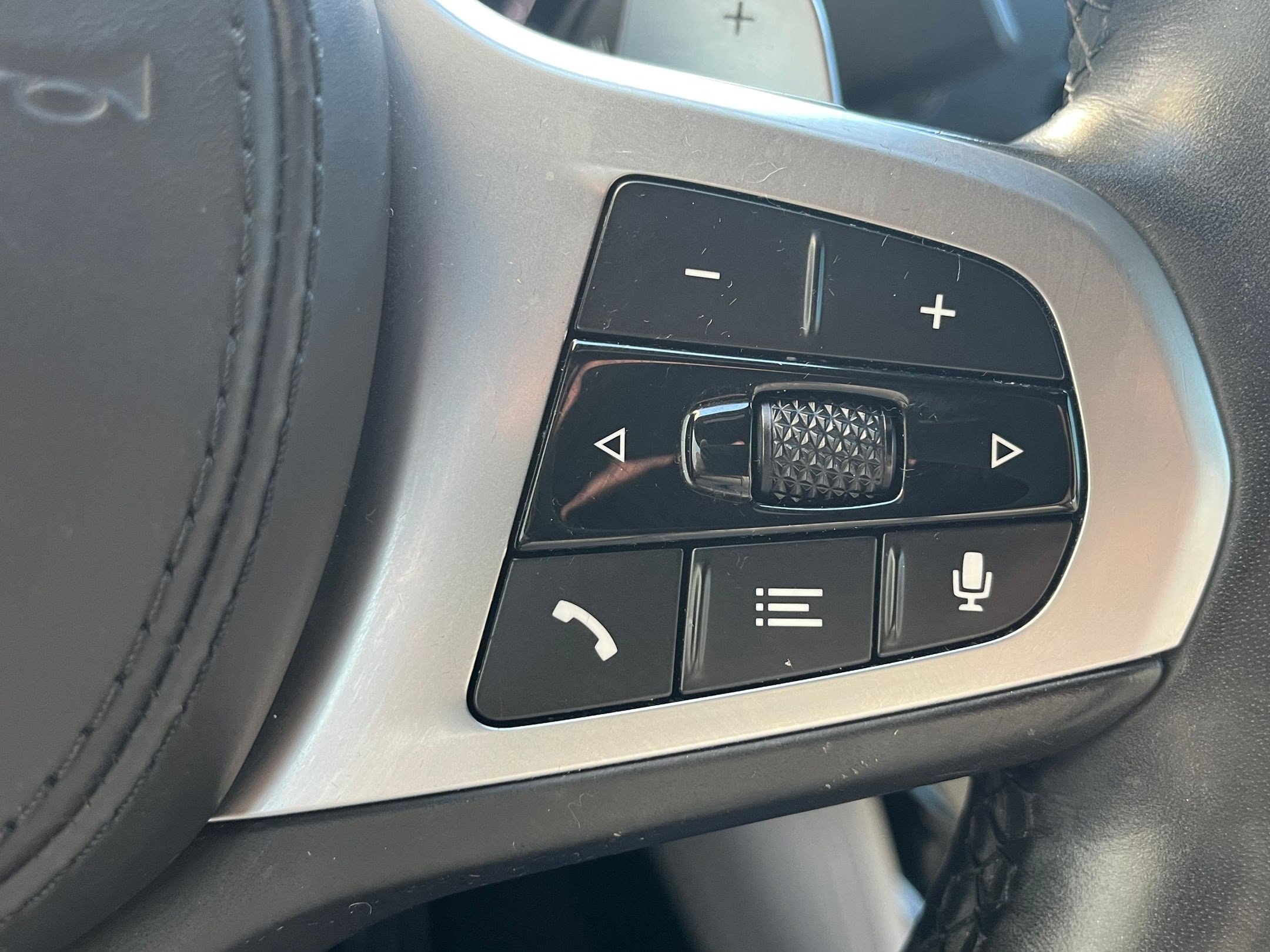 Used 2021 BMW X4 xDrive30i w/ M Sport Package image 15