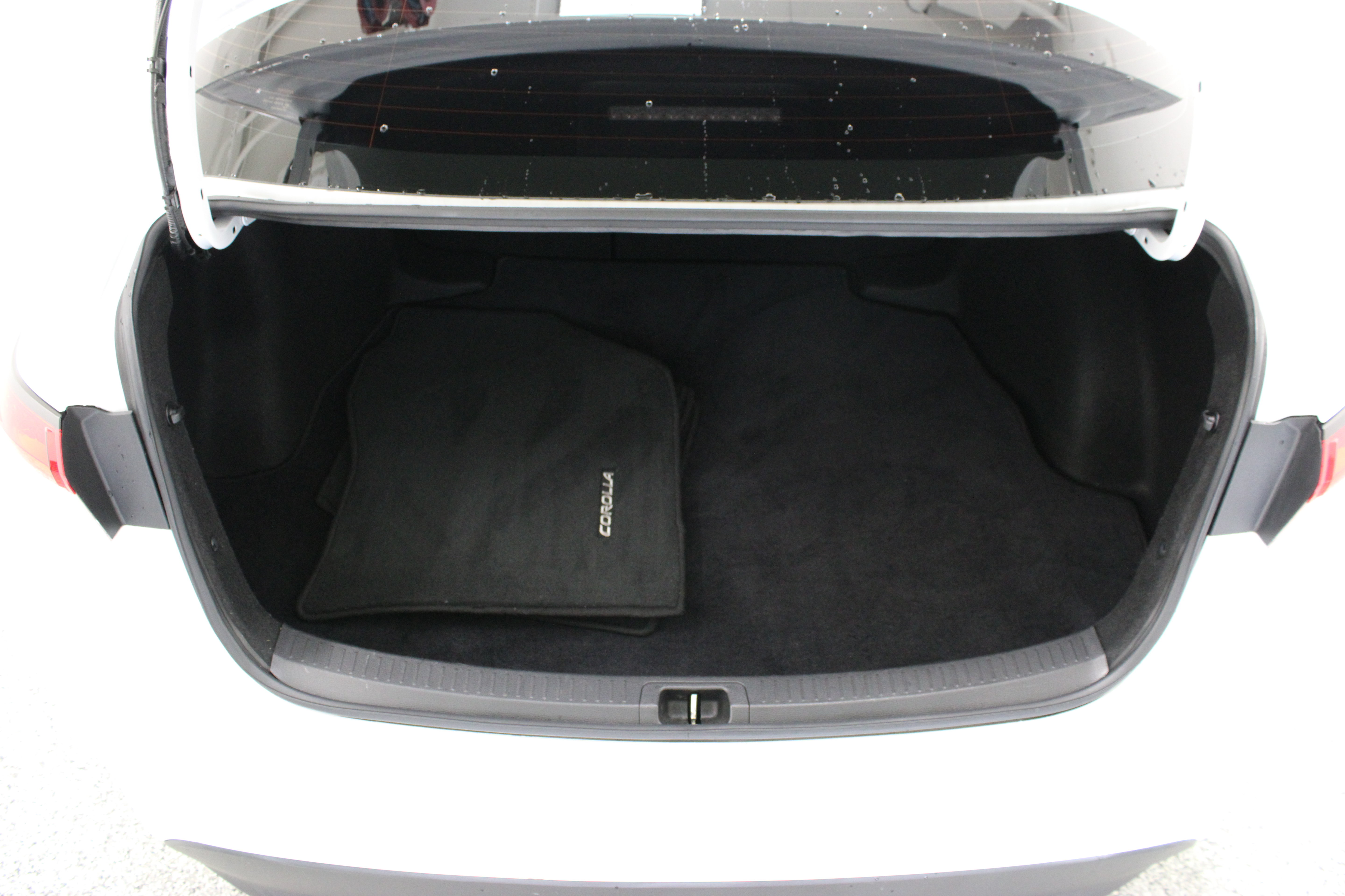 Used 2023 Toyota Corolla LE FWD image 28