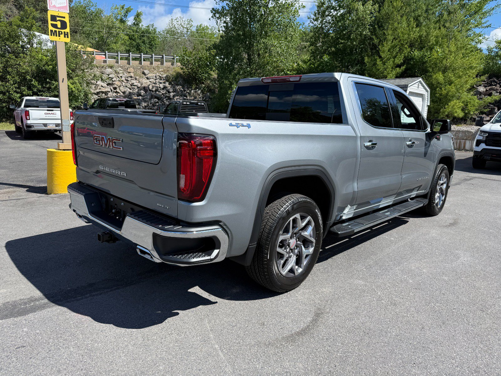 New 2026 GMC Sierra 1500 SLT w/ SLT Premium Package AWD/4WD image 5