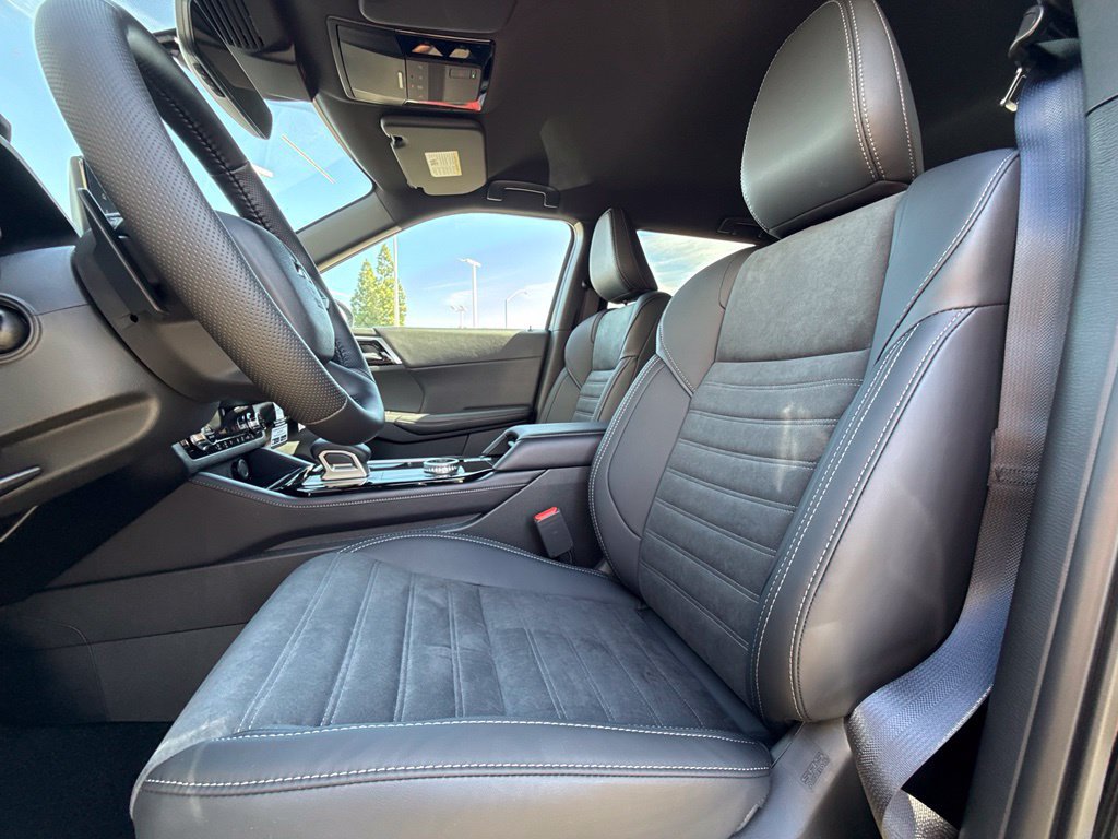 New 2026 Mitsubishi Outlander LE FWD image 35