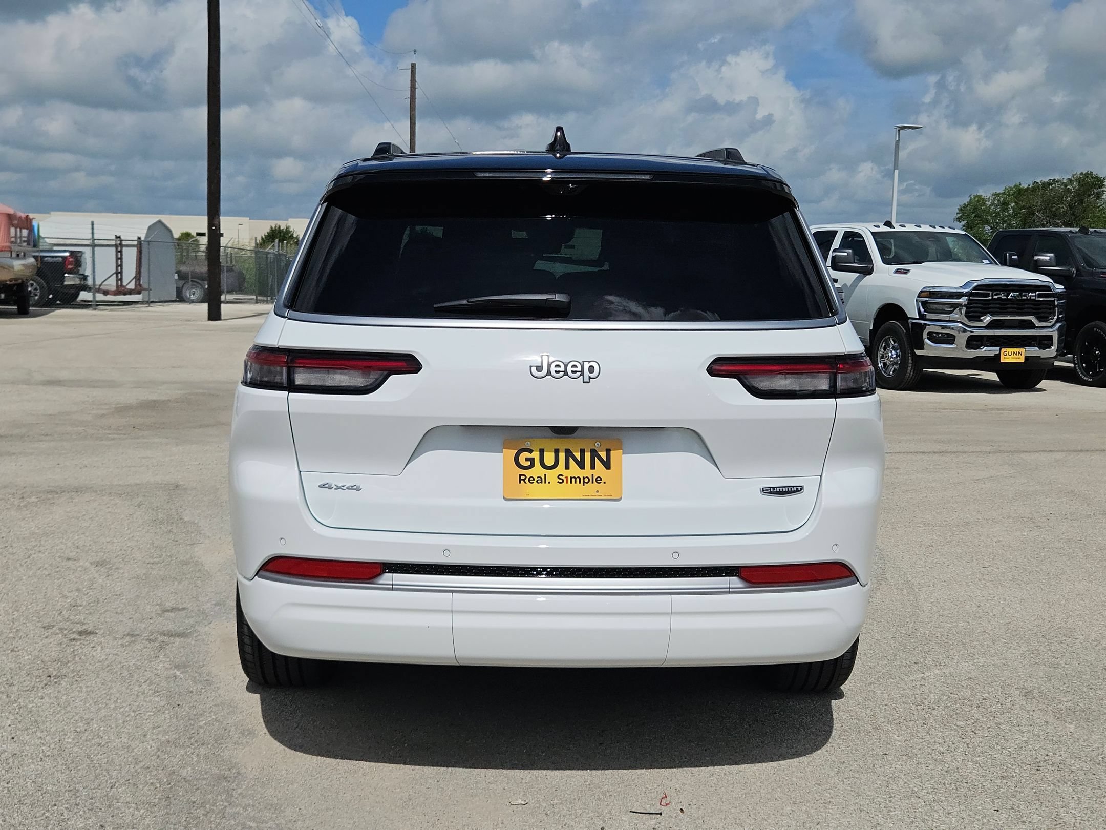 Used 2026 Jeep Grand Cherokee L Summit w/ Advanced Protech Group IV AWD/4WD image 4