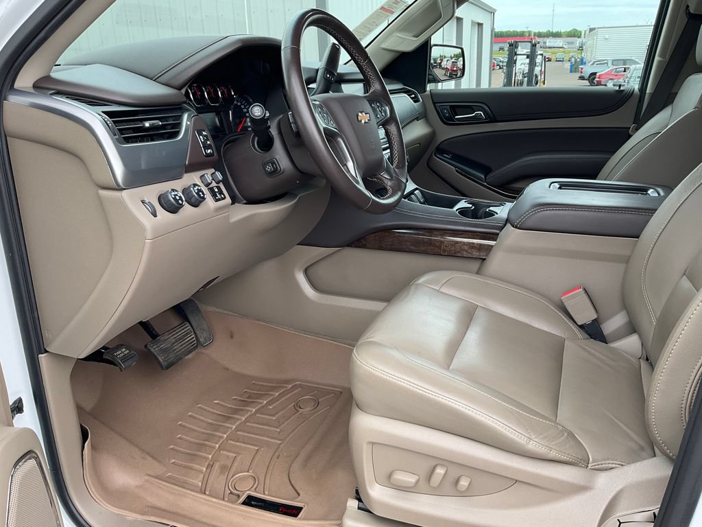 Used 2019 Chevrolet Tahoe LT w/ LT Signature Package AWD/4WD image 2