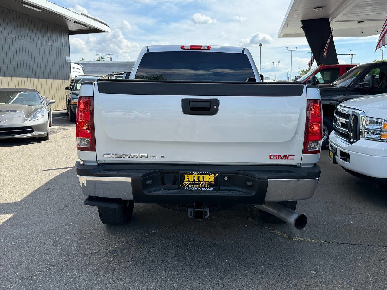 Used 2010 GMC Sierra 2500 SLE w/ Suspension Package, Off-Road image 5