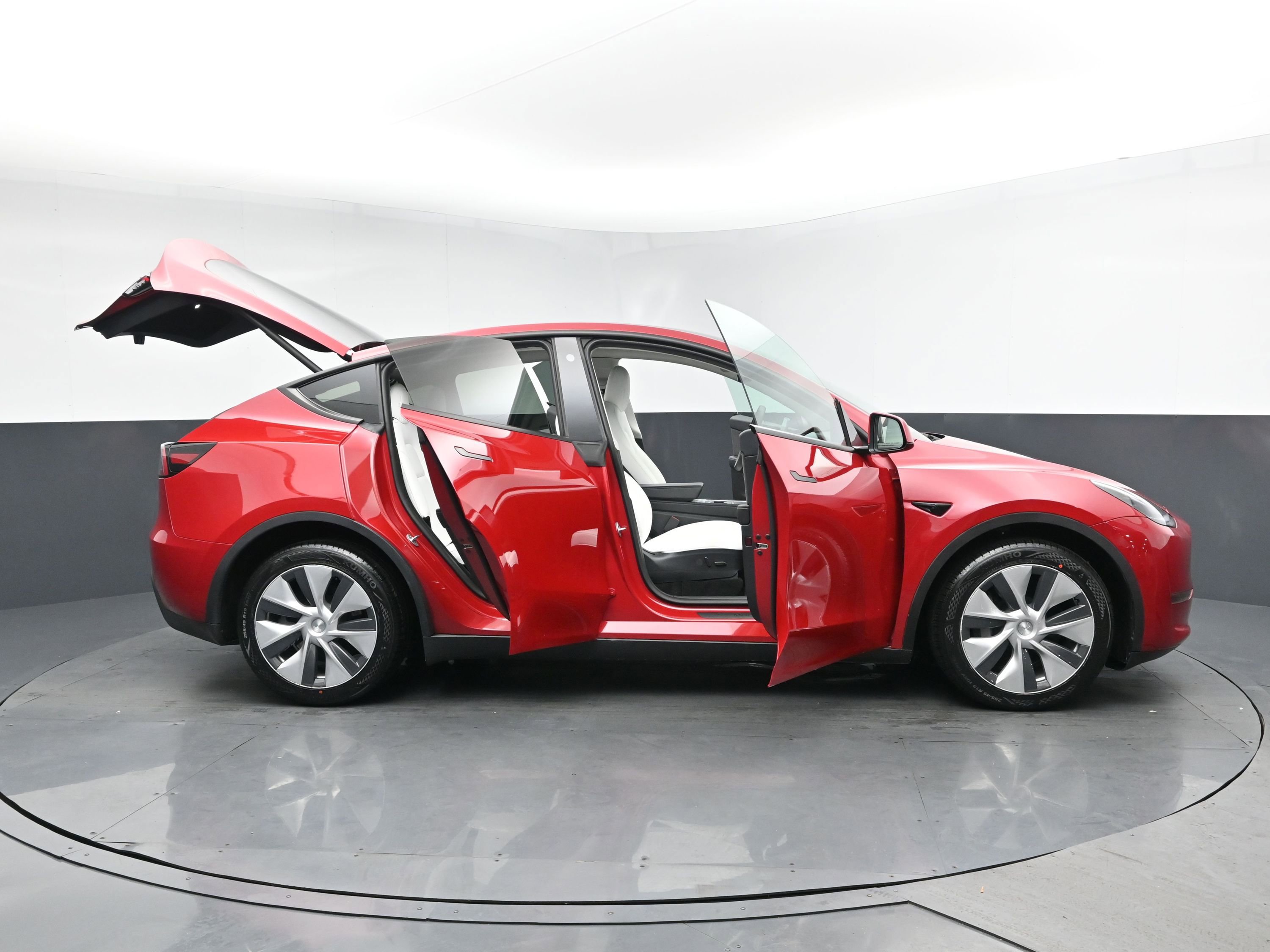 Used 2023 Tesla Model Y Long Range image 30