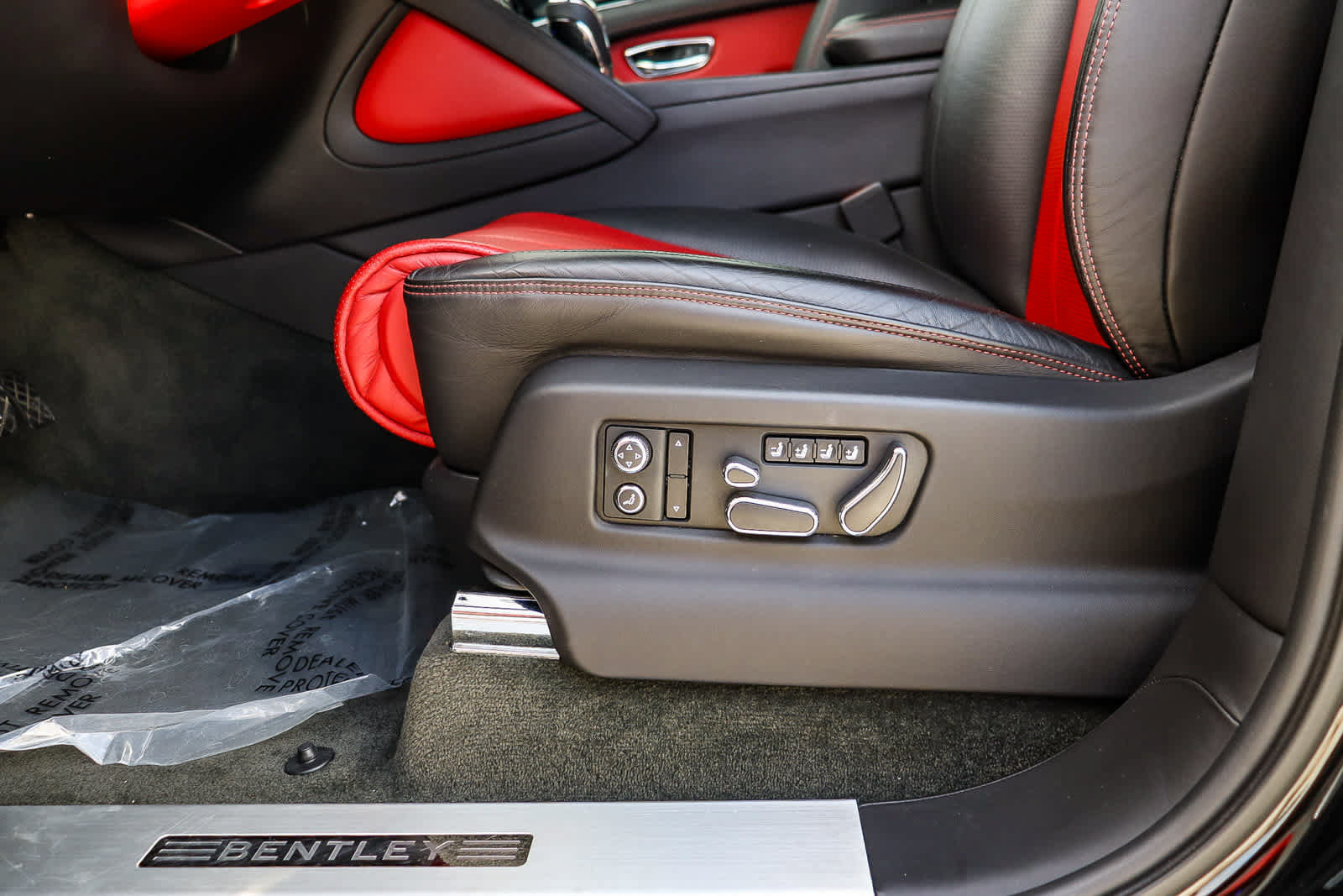 Used 2021 Bentley Bentayga AWD/4WD image 32