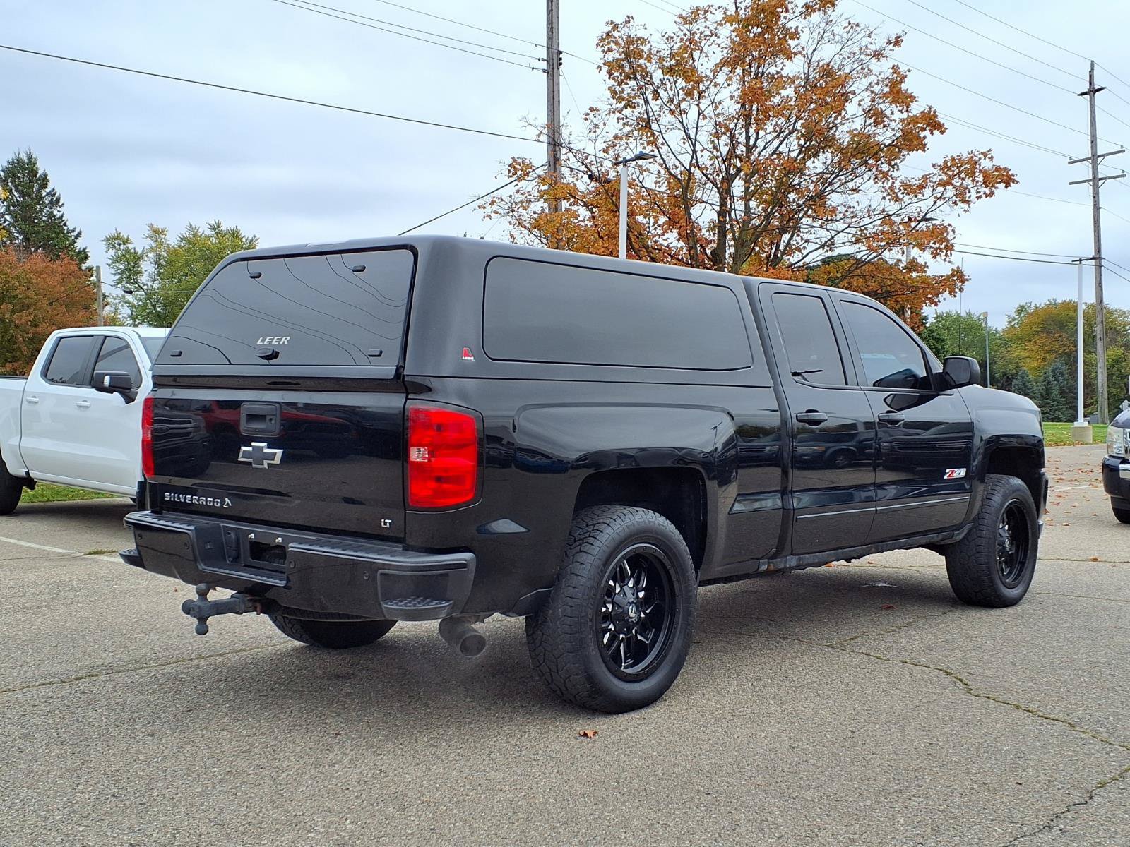 Used 2017 Chevrolet Silverado 1500 LT w/ Midnight Edition AWD/4WD image 5