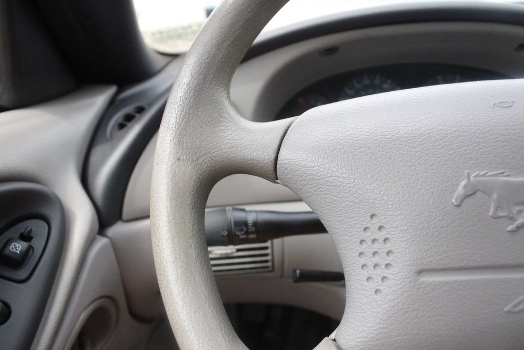 Used 2003 Ford Mustang Coupe RWD image 8