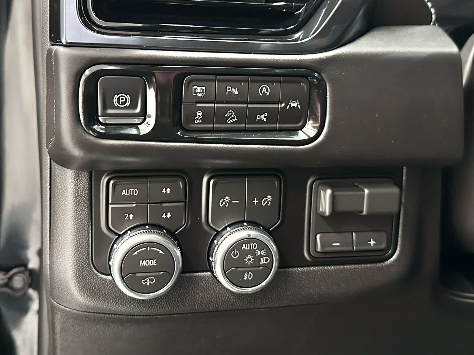 Used 2026 GMC Yukon AT4 Ultimate AWD/4WD image 26