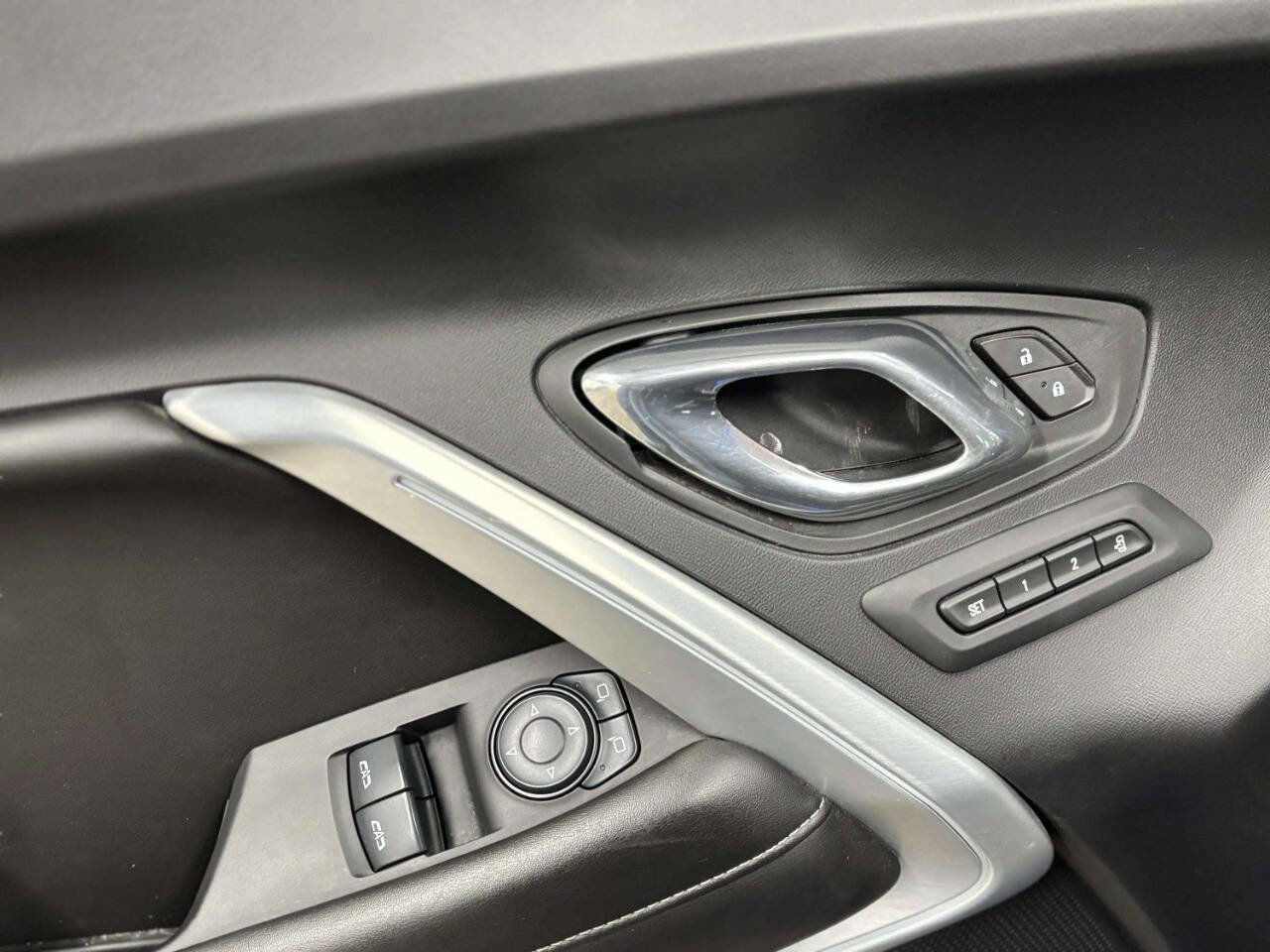 Used 2016 Chevrolet Camaro SS image 28