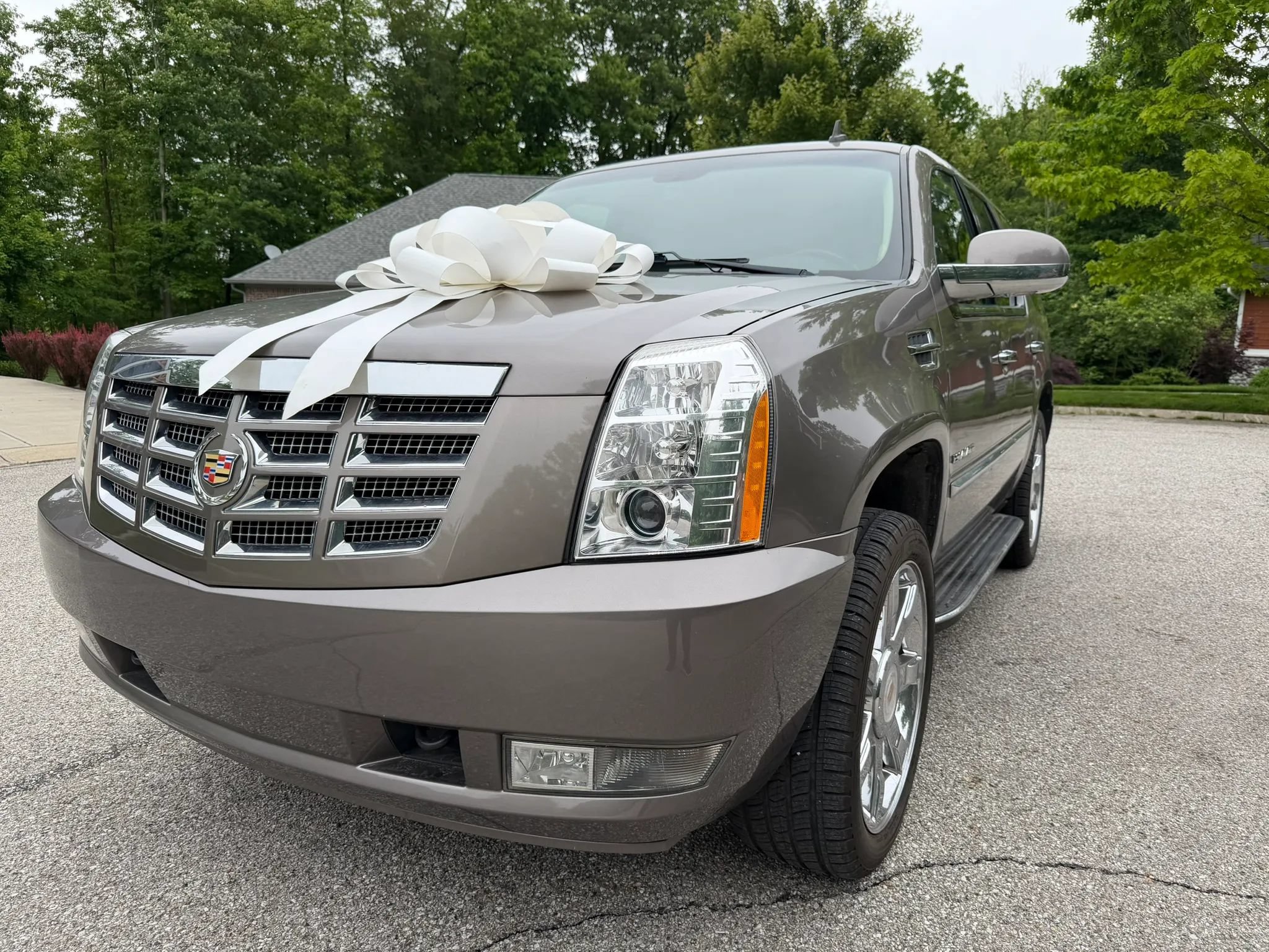 Used 2014 Cadillac Escalade Luxury AWD/4WD image 1