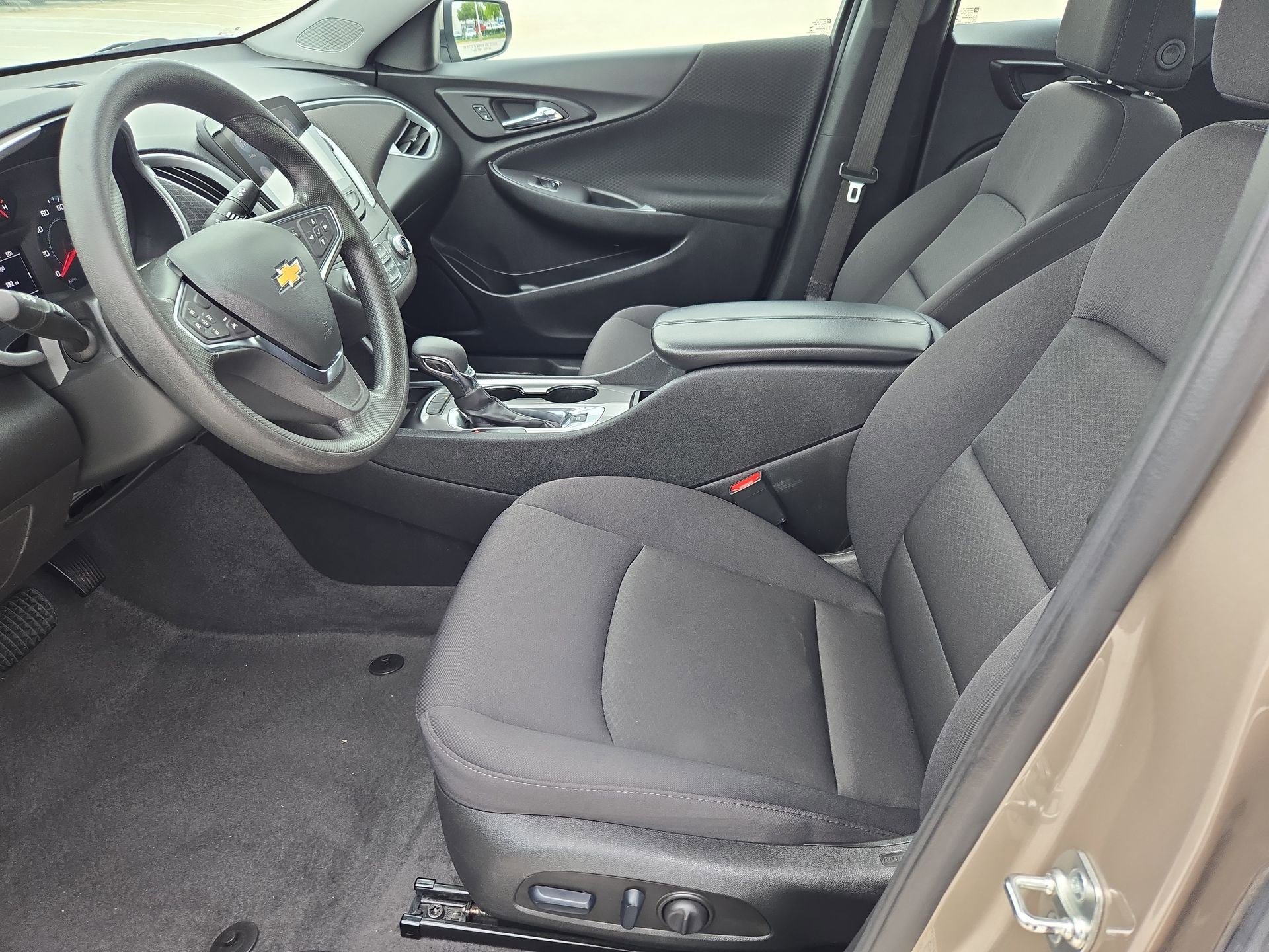 Used 2024 Chevrolet Malibu LT FWD image 15