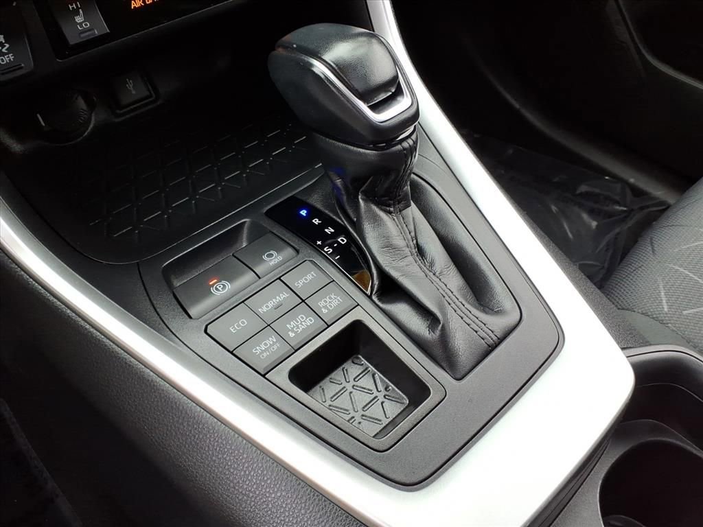 Used 2021 Toyota RAV4 XLE w/ Convenience Package image 21