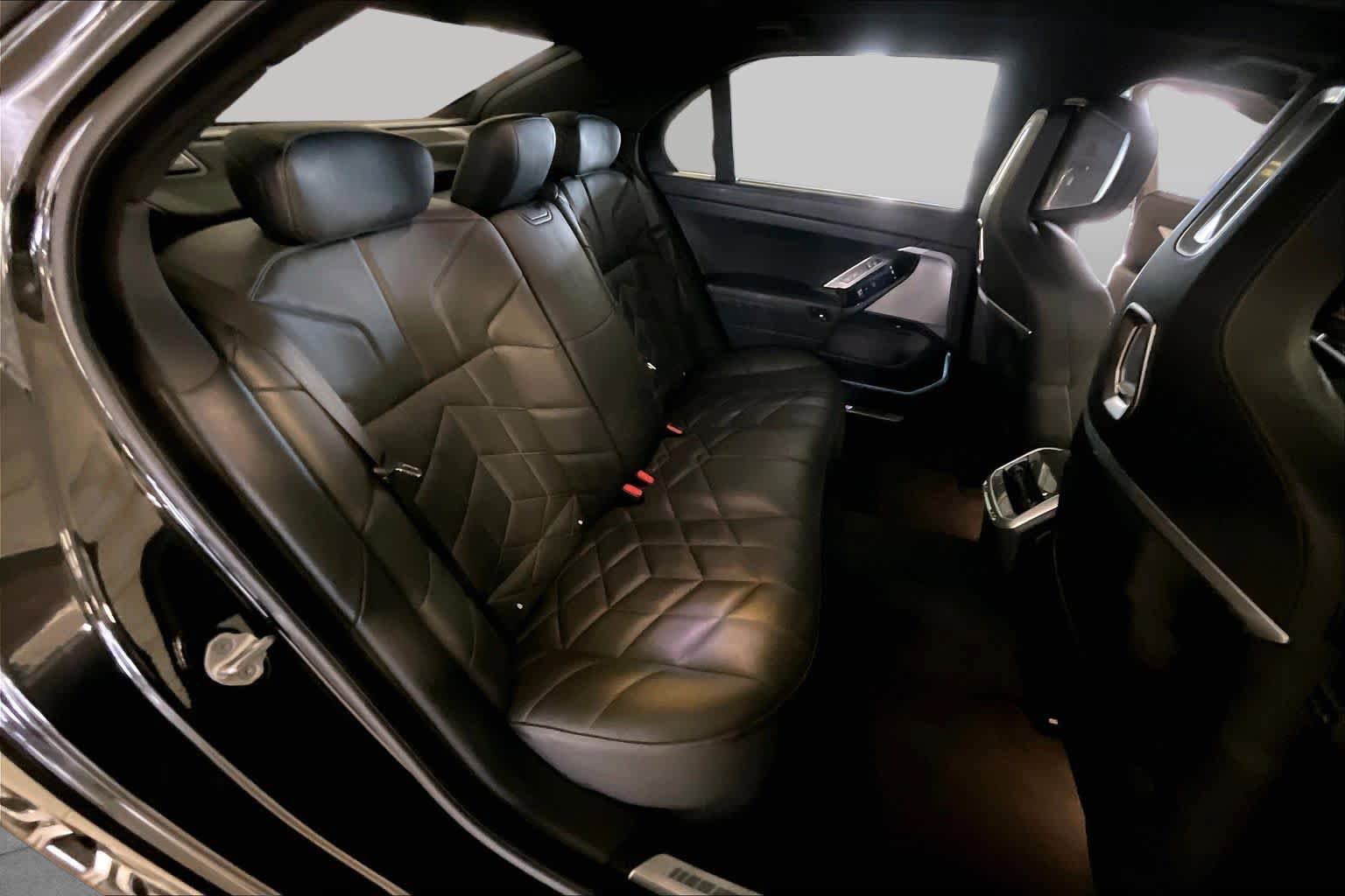 Certified 2025 BMW 740i RWD image 17