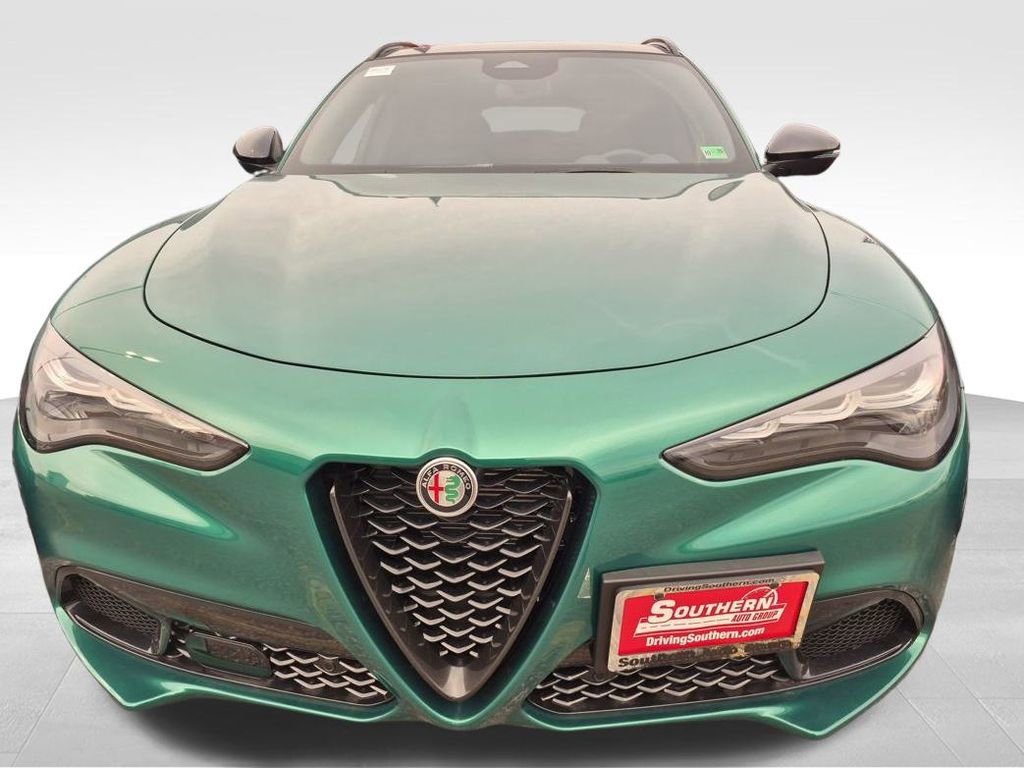 New 2025 Alfa Romeo Stelvio Sprint video 2