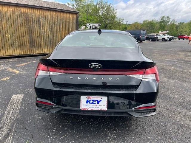 Used 2023 Hyundai Elantra SEL w/ Cargo Package FWD image 4