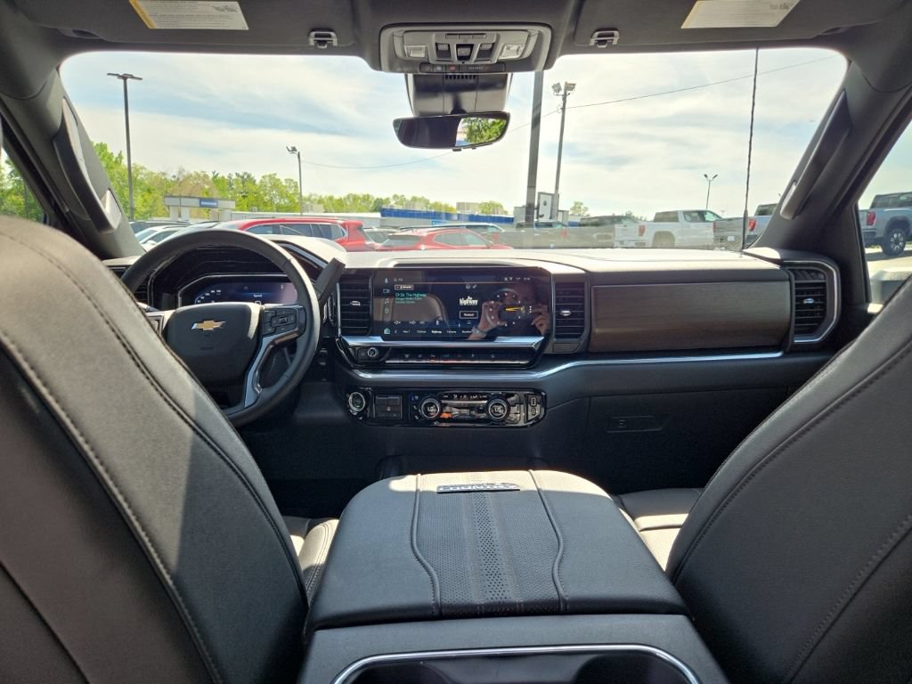 Certified 2025 Chevrolet Silverado 2500 High Country w/ High Country Premium Package AWD/4WD image 15