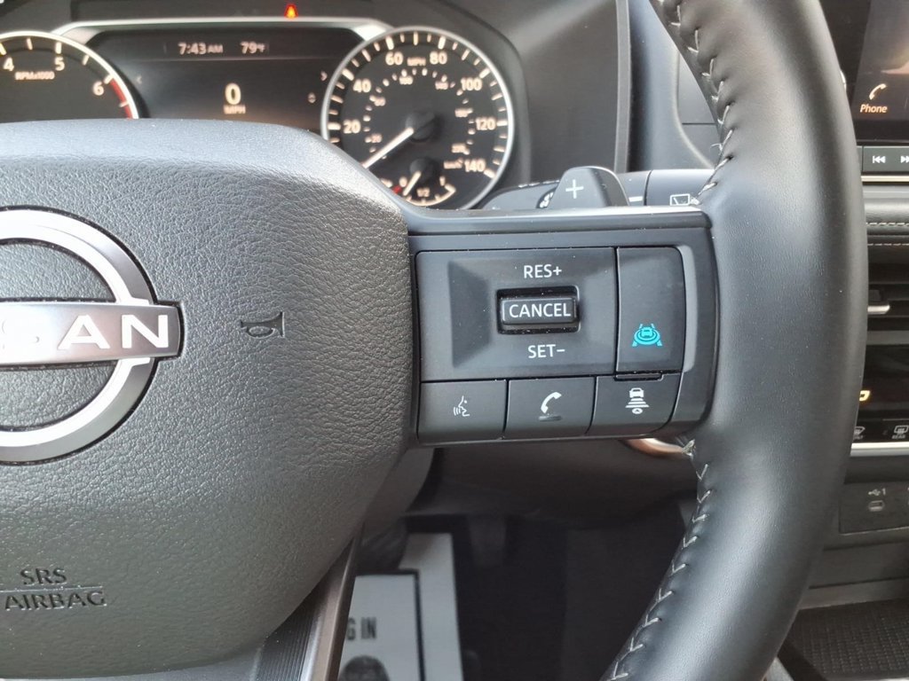 Used 2025 Nissan Rogue SV FWD image 25