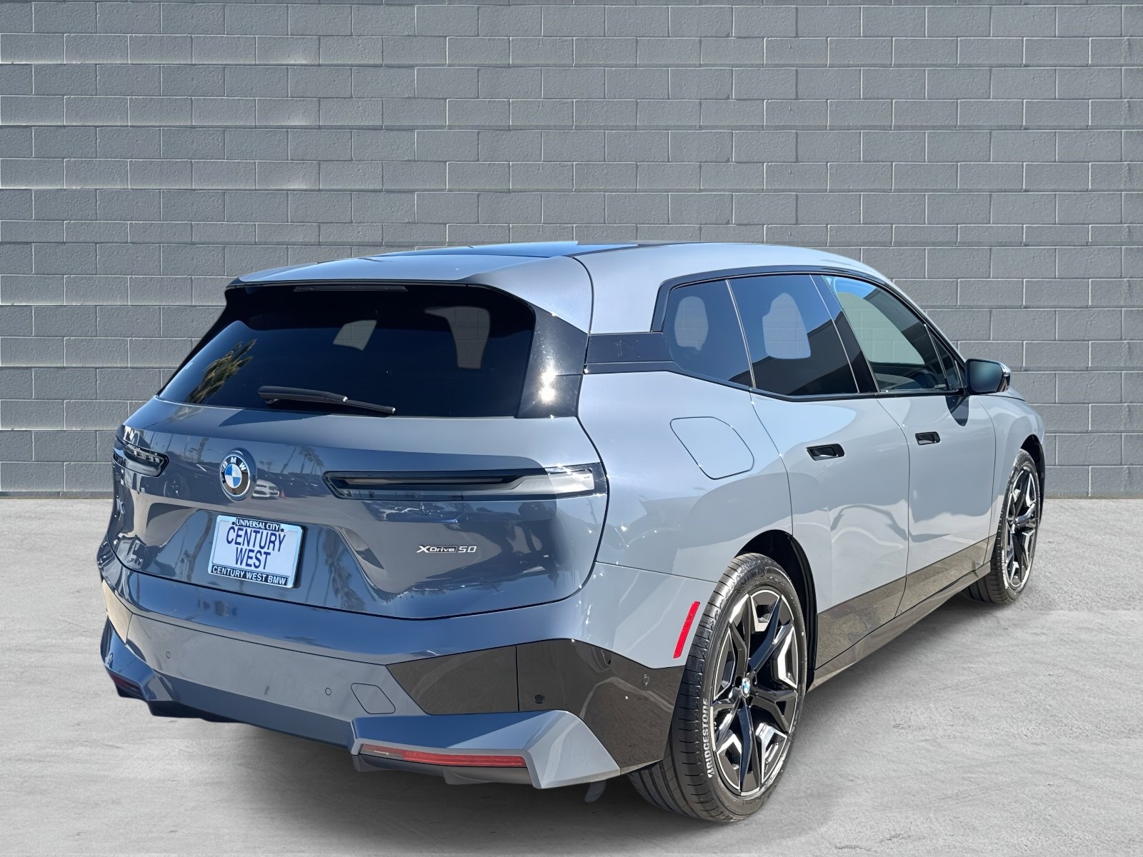 Used 2022 BMW iX xDrive50 w/ Premium Package image 3