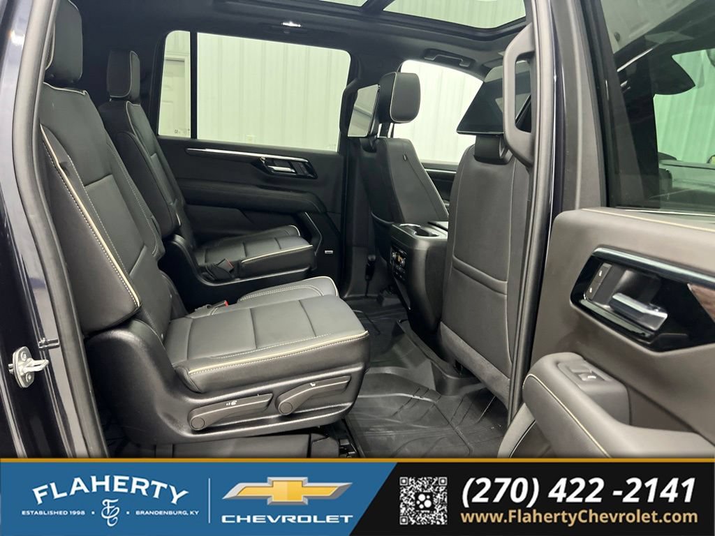 Used 2025 Chevrolet Suburban Premier AWD/4WD image 13