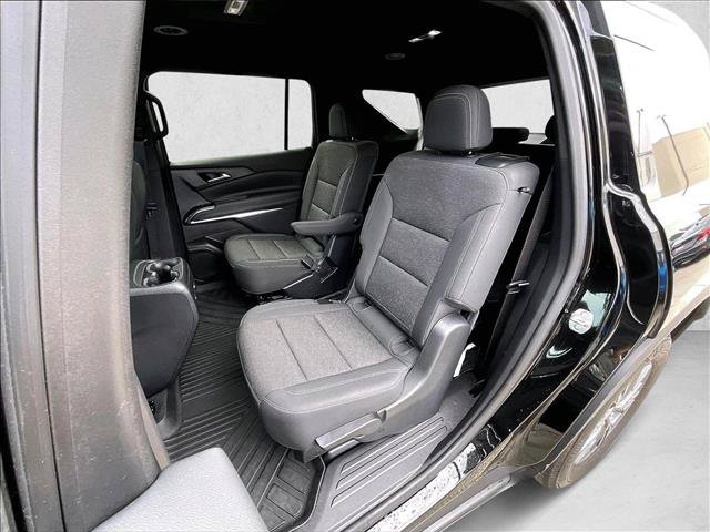 Used 2025 Chevrolet Traverse LT FWD image 28