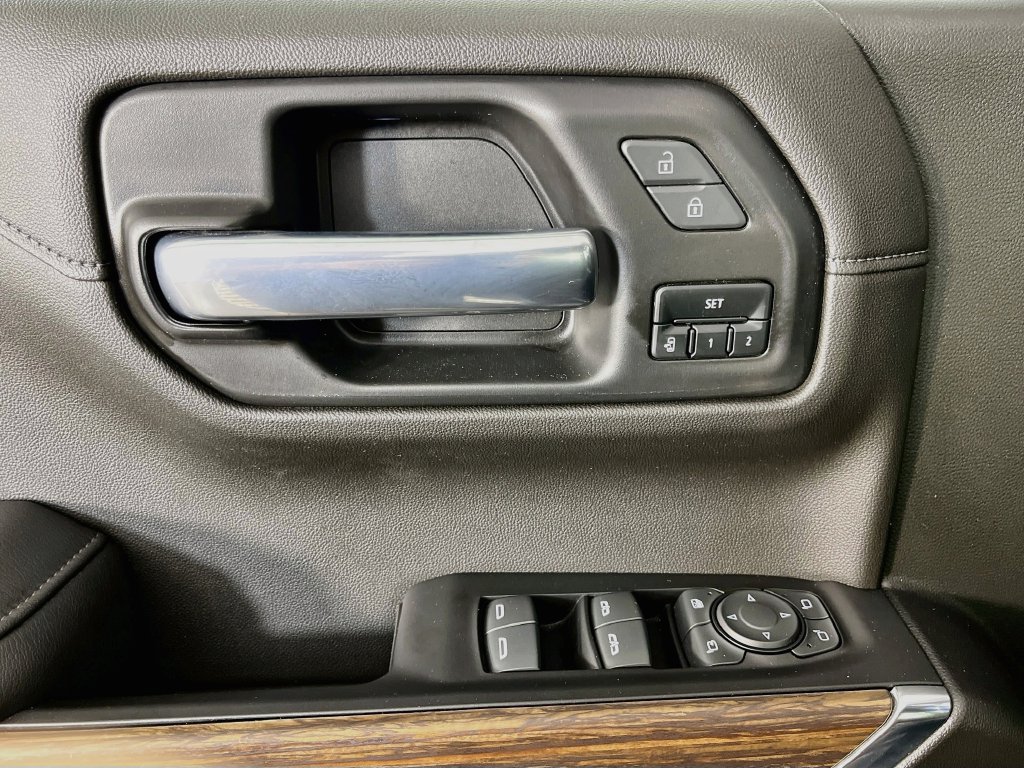 Used 2022 Chevrolet Silverado 1500 High Country w/ Technology Package AWD/4WD image 25