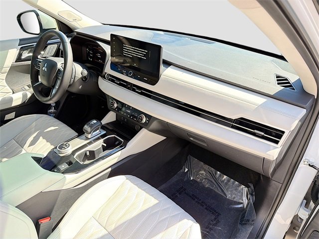 Used 2025 Mitsubishi Outlander SEL image 15