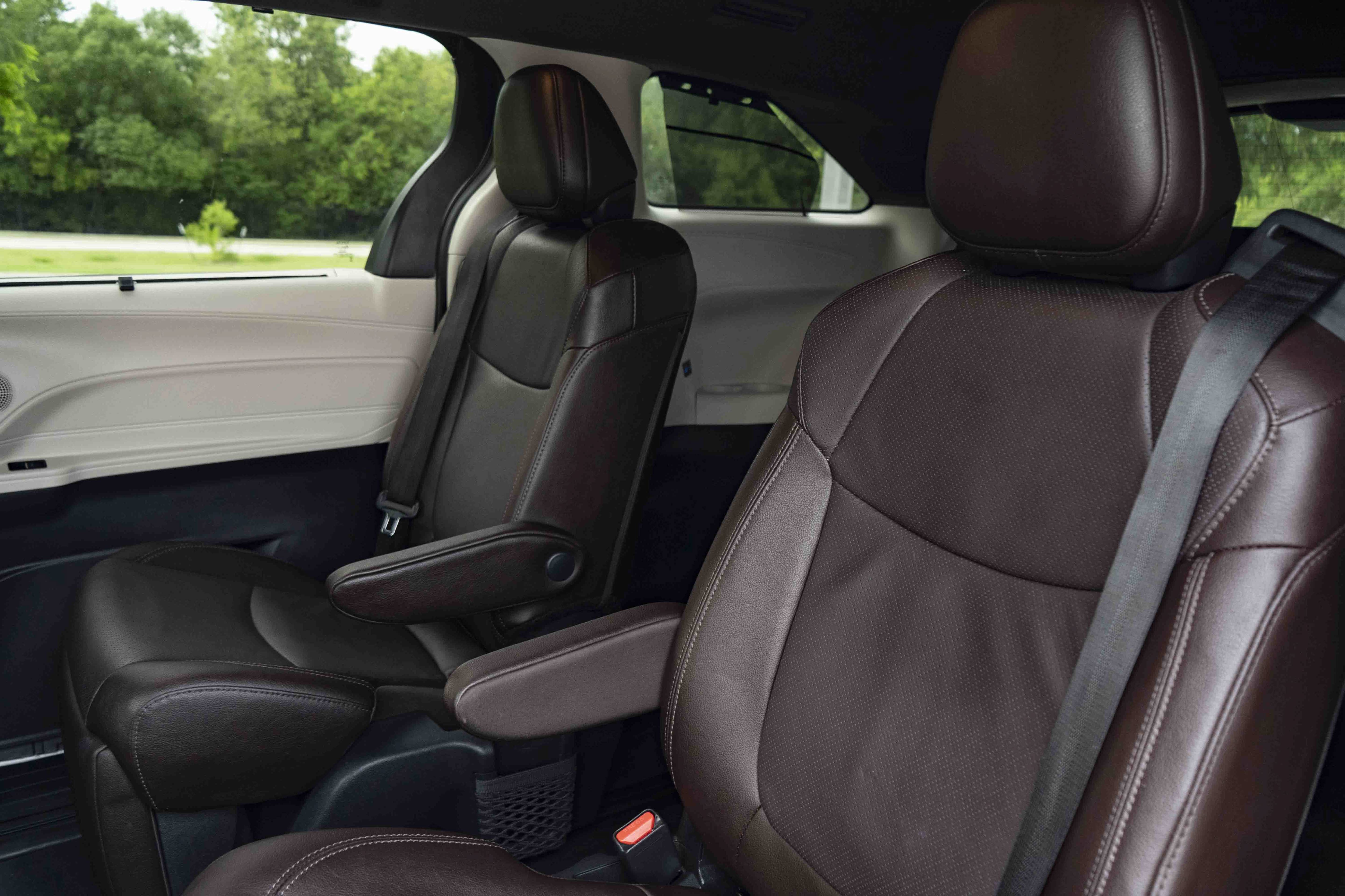 Used 2024 Toyota Sienna Platinum FWD image 19