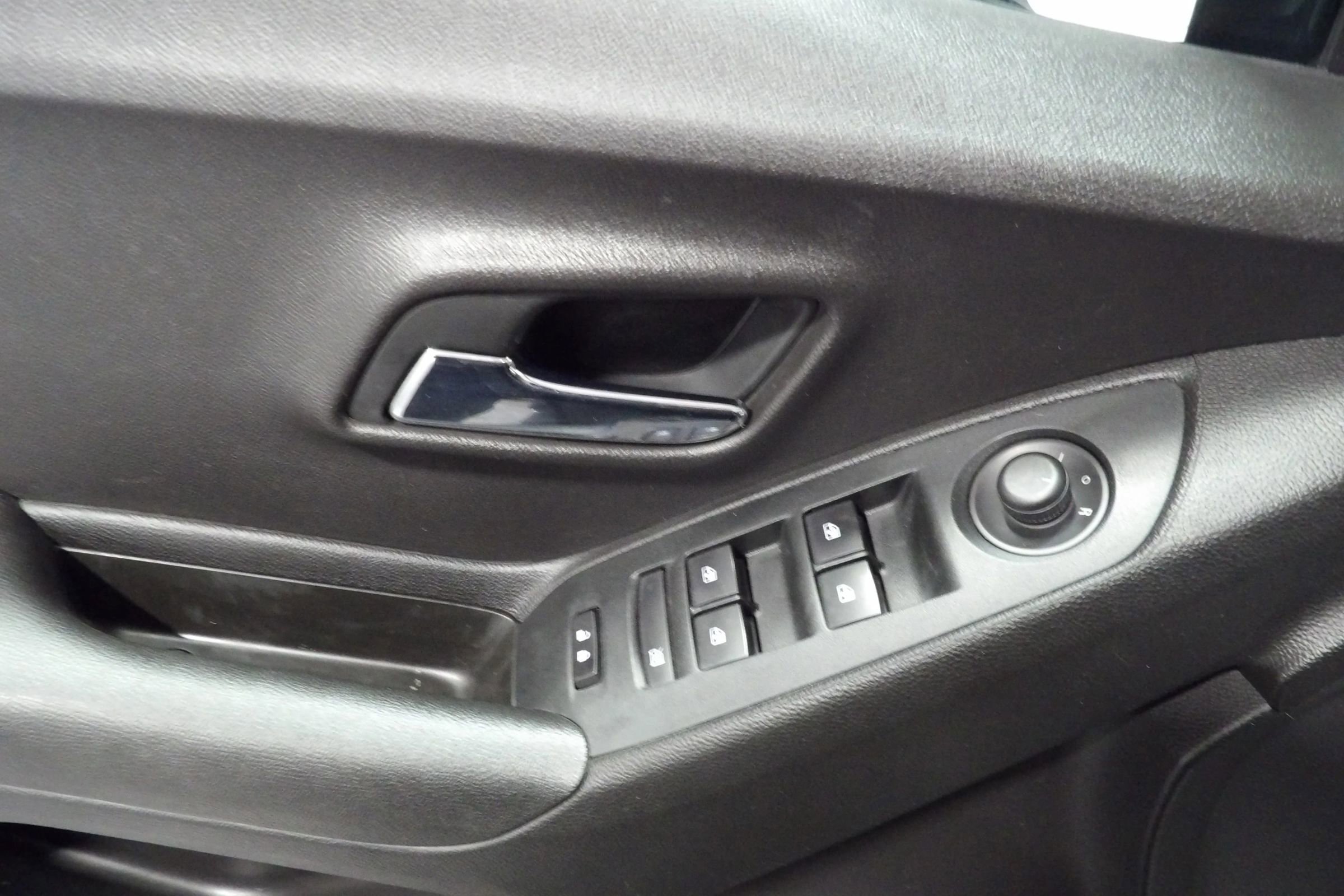 Used 2019 Chevrolet Trax LT w/ Sun & Sound Package AWD/4WD image 8