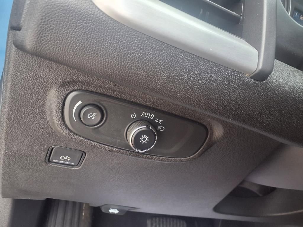 Used 2020 GMC Terrain SLE image 31
